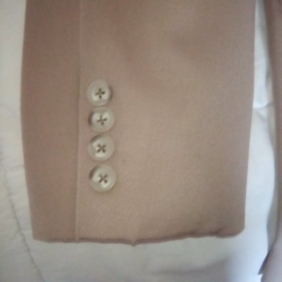 Used Linett Ltd. 38R Beige Suit, 32" pleated pants, 100% gabardine wool - Picture 13 of 14